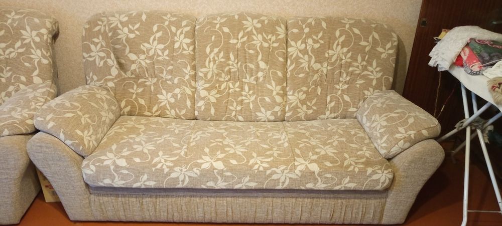 Диван з кріслами