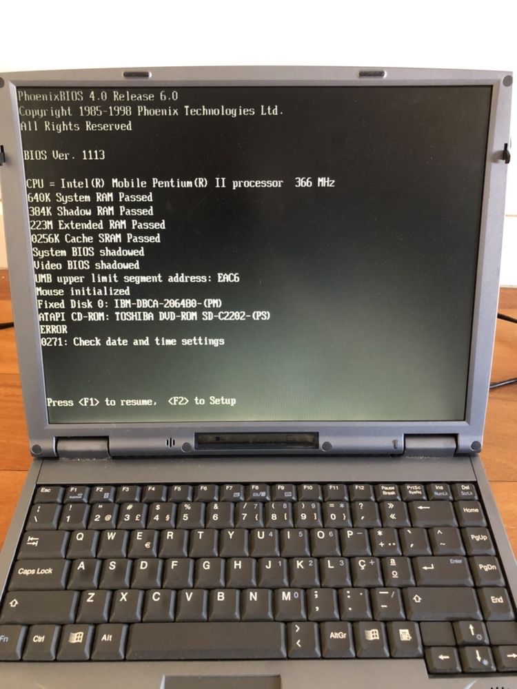Computador Portátil ASUS F7400