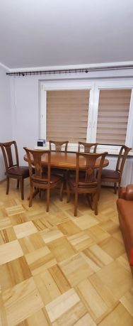 Stół drewniany rozkładany,  6 krzeseł tapicerka skóra