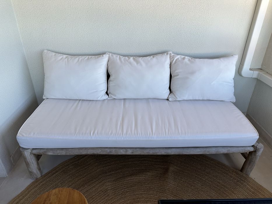 Sofá simples para varanda.