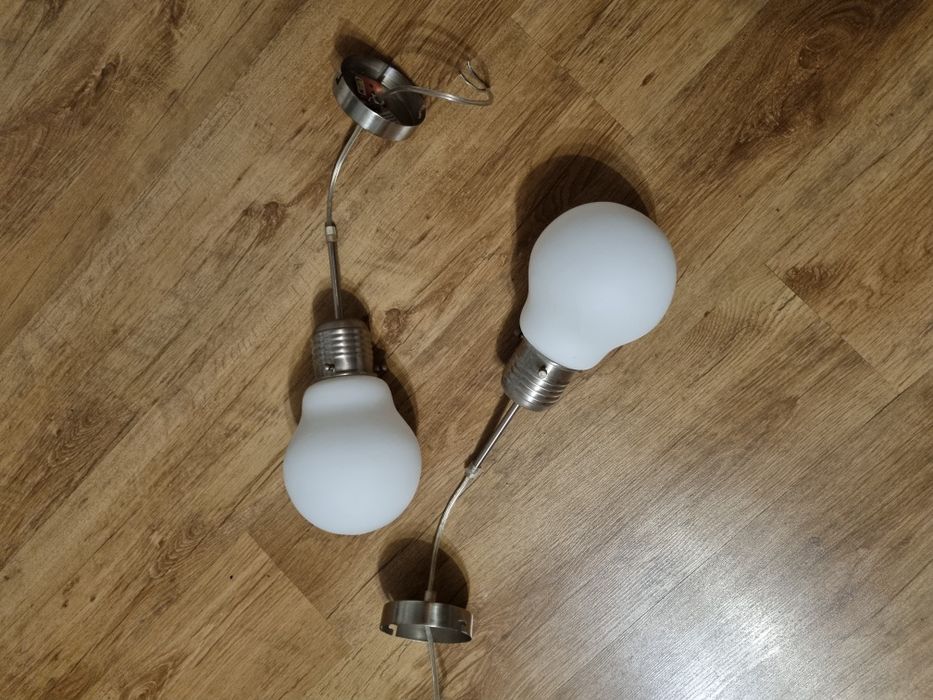 Lampa wisząca w kształcie żarówki