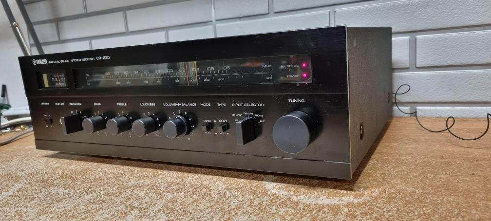 Amplituner YAMAHA  CR-220. K.Yamamura.