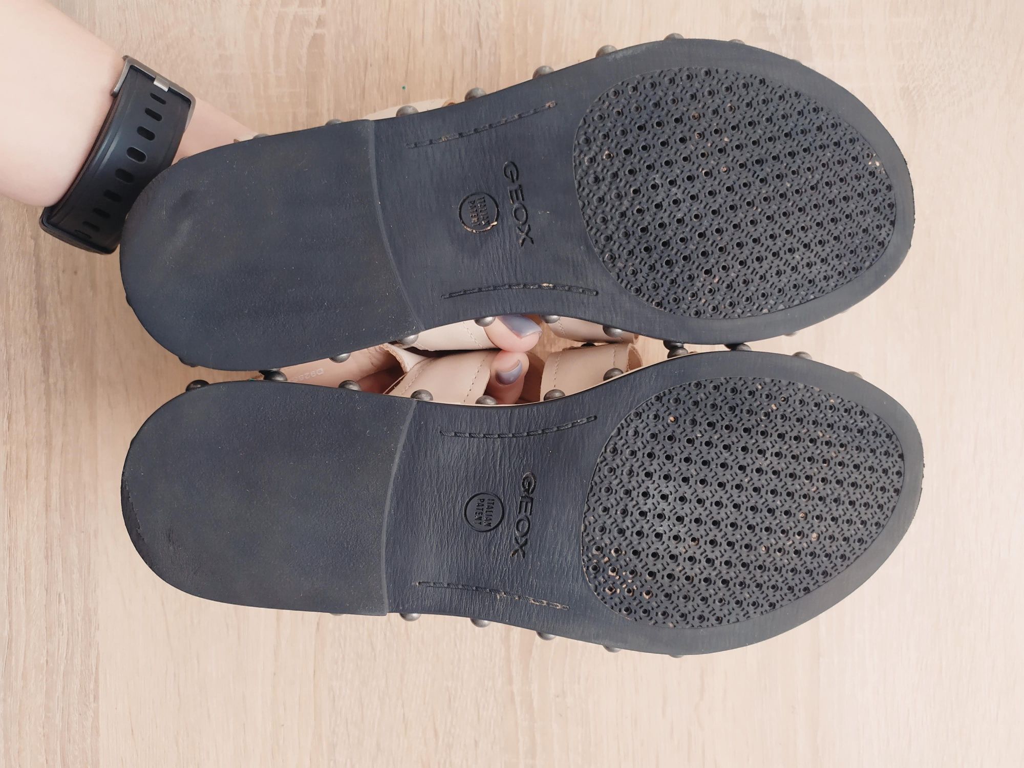 Geox 37,5 оригінальні шкіряні сандалі кремового кольору