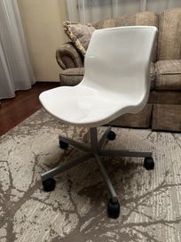 Krzeslo obrotowe biurowe krzesło białe Ikea Snille