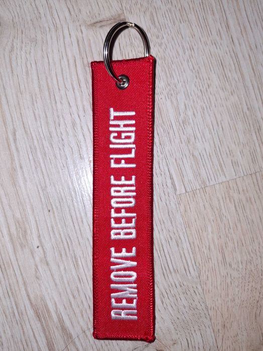 Brelok Remove before flight