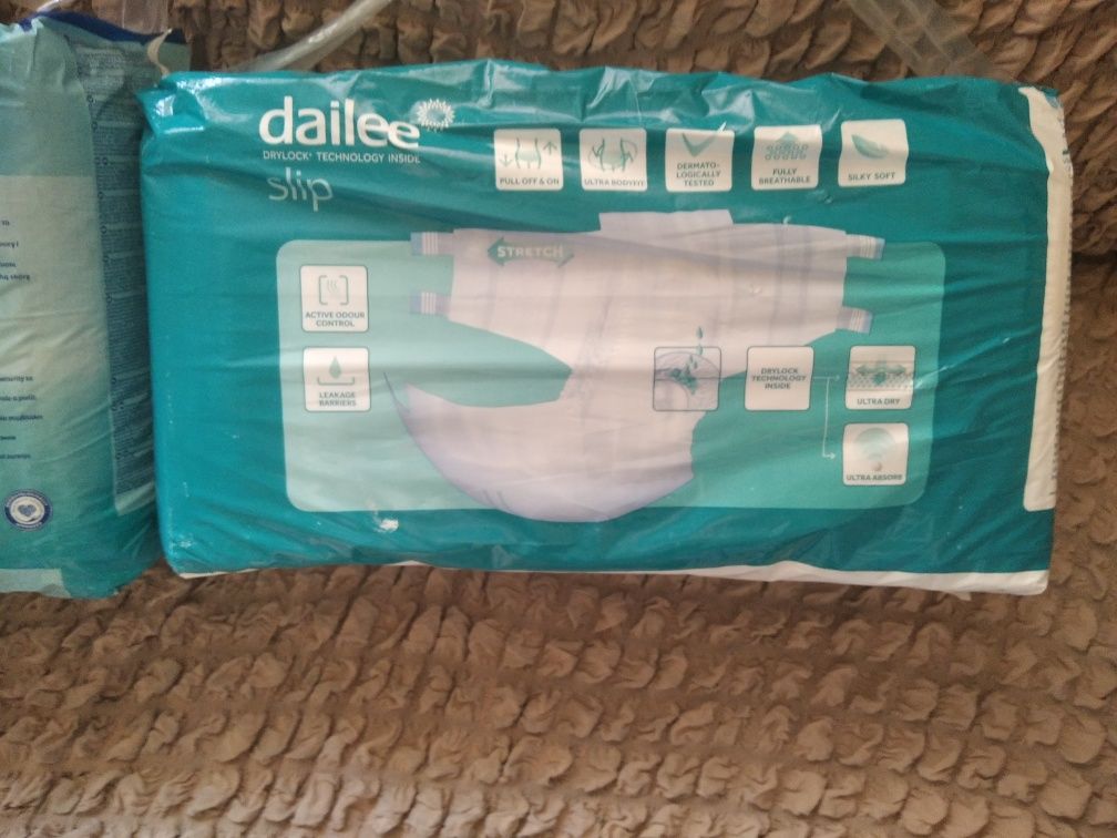 Дорослі памперси Dailee розмір XS/S , 28 штук, 38-95 см.