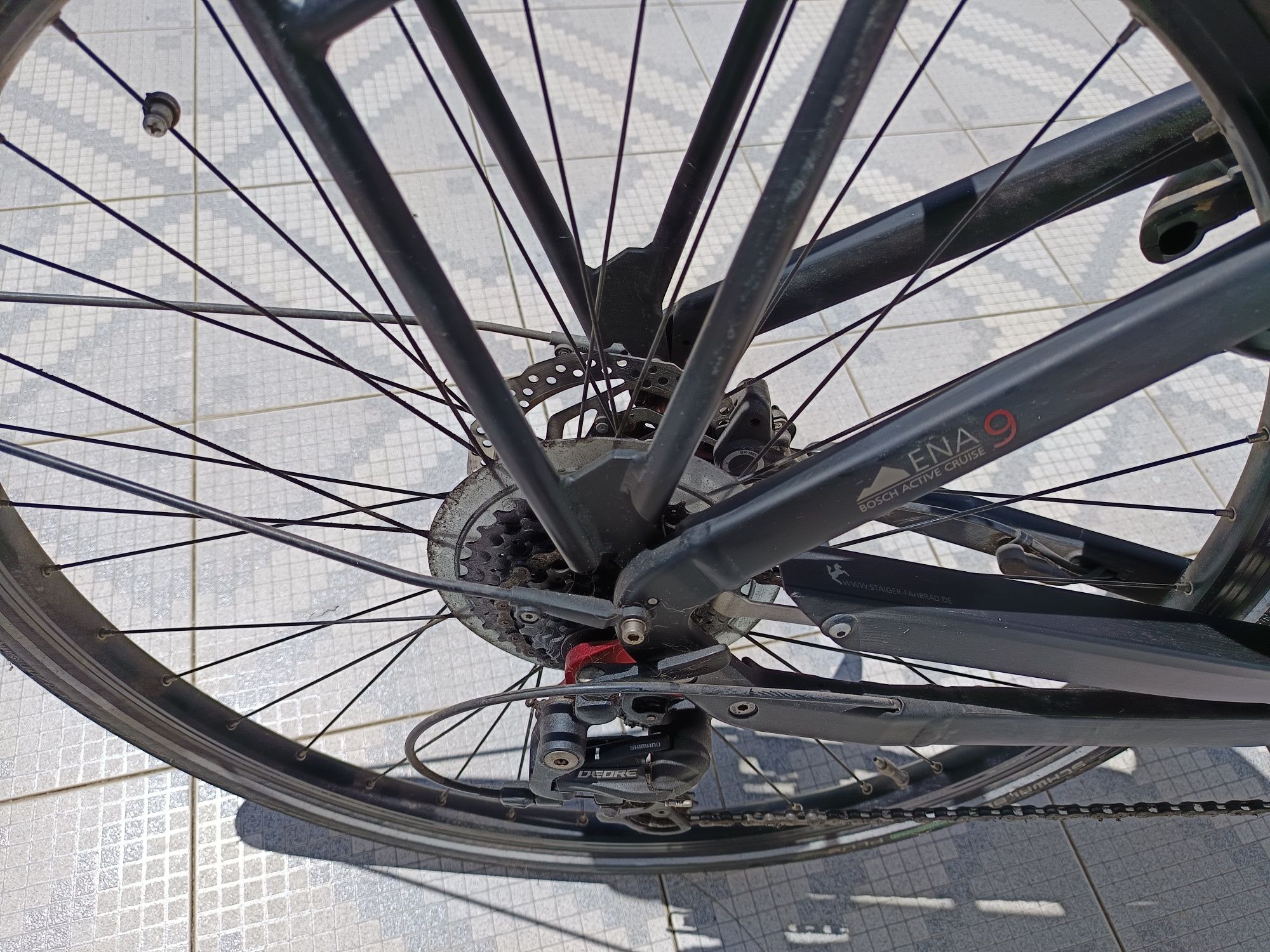 Bicicleta elétrica com motor boch