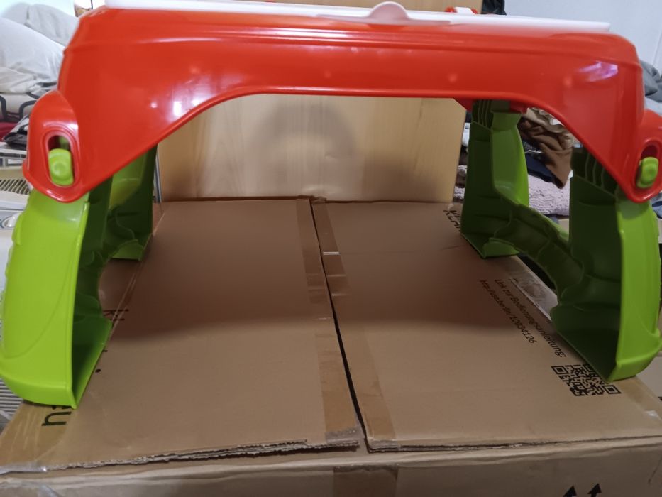 Mesa Infantil Clementoni Dobrável c/ atividades