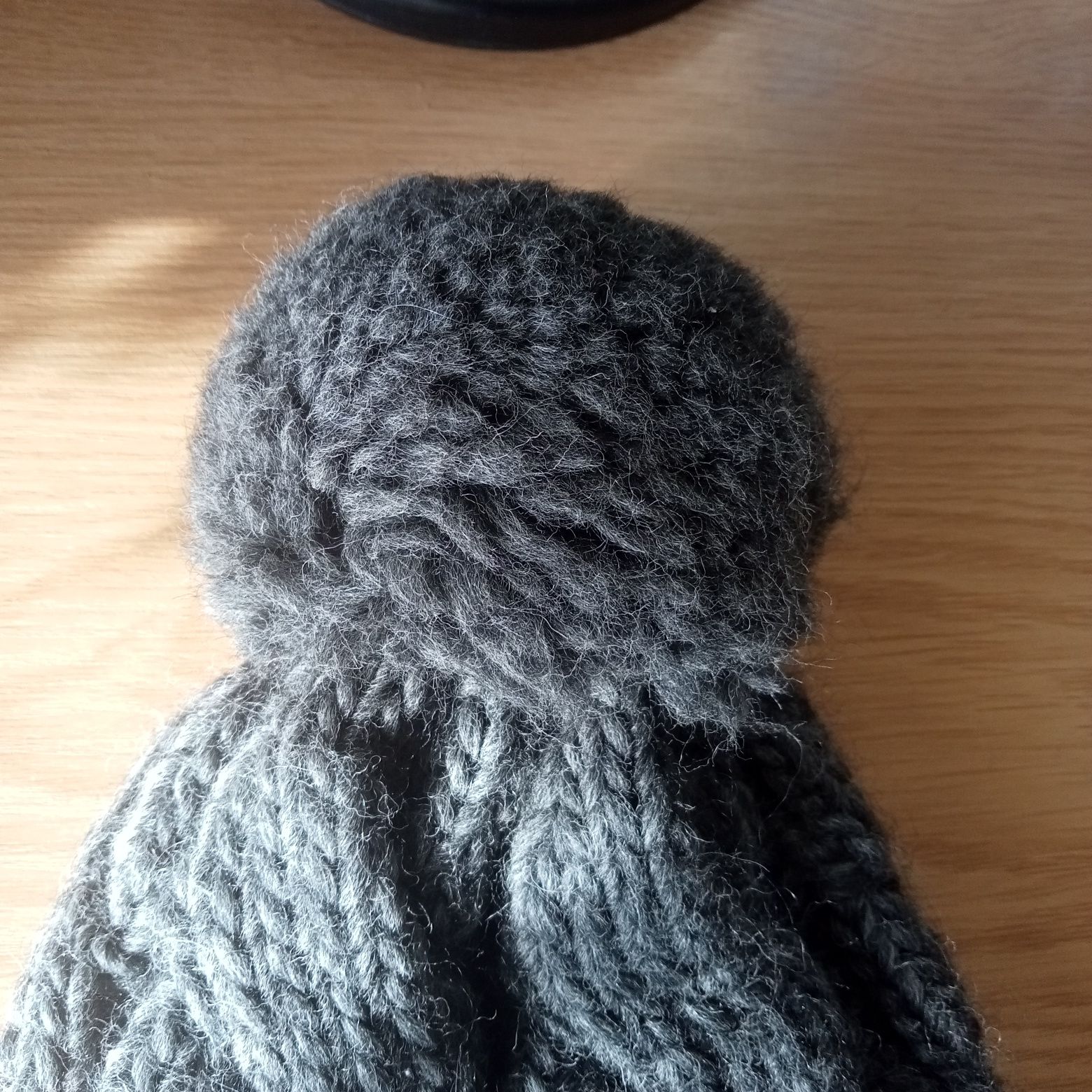 Nowa czapka pompoms wełna szara