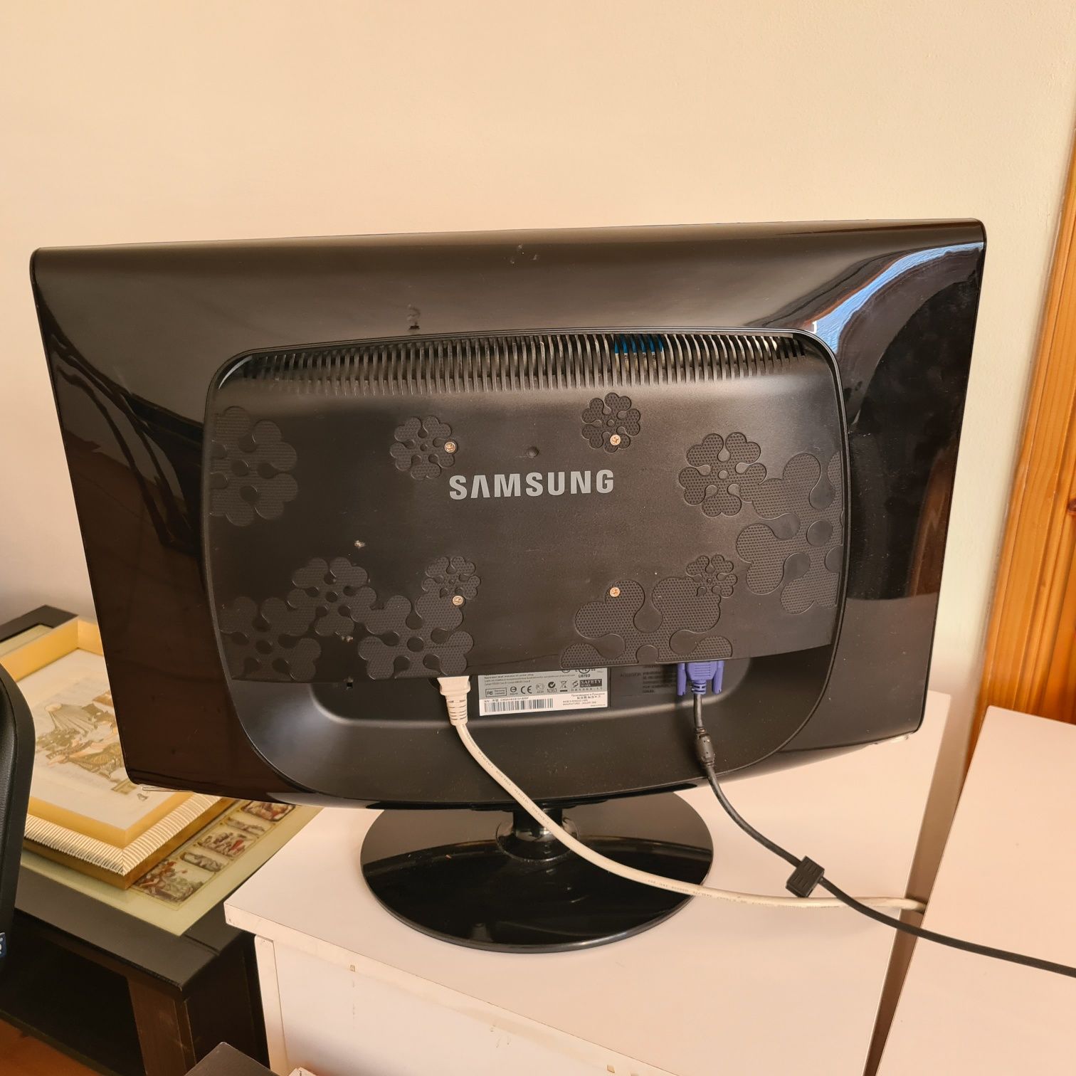 Монітор samsung 2433bw