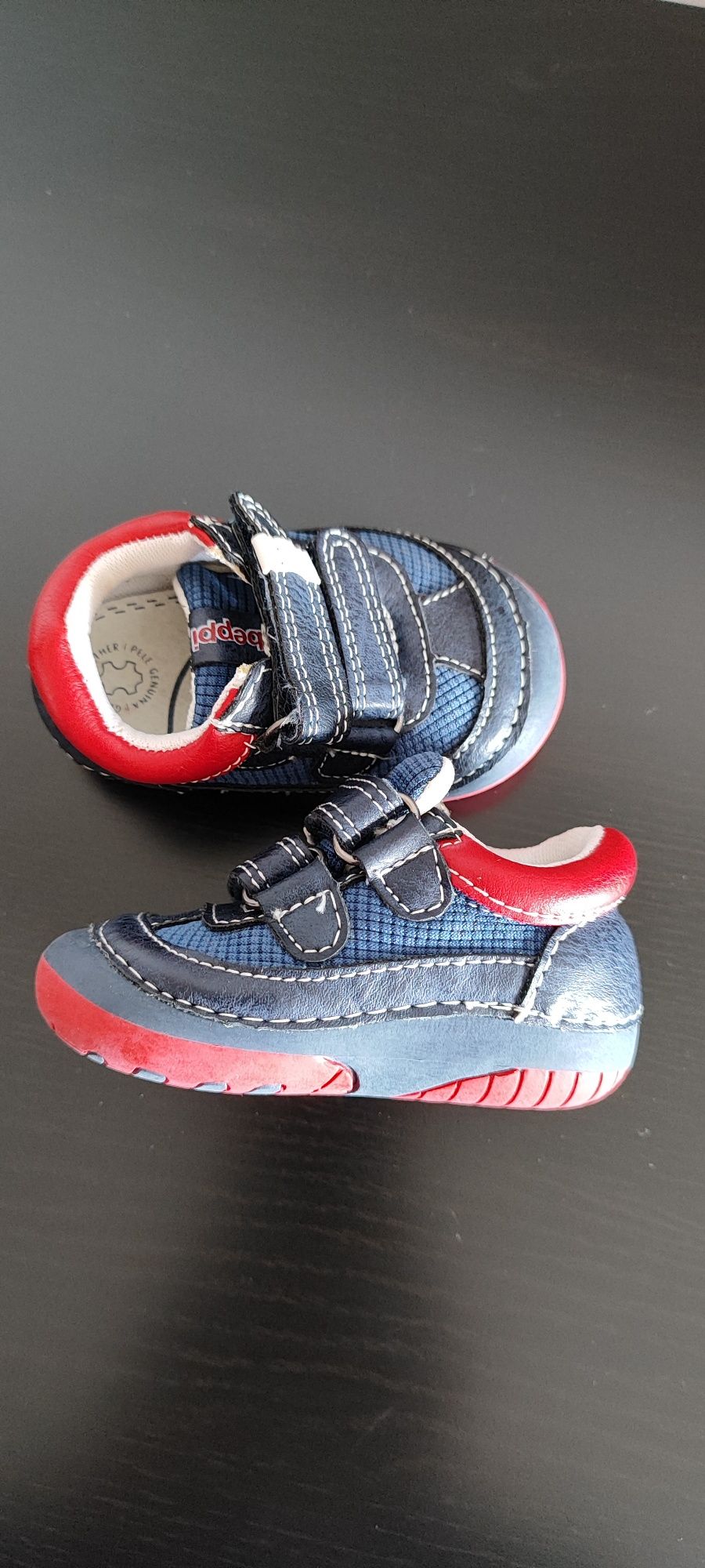 Dois sapatos para bebé, novos