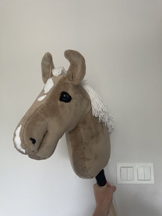 Hobby horse izabelowaty