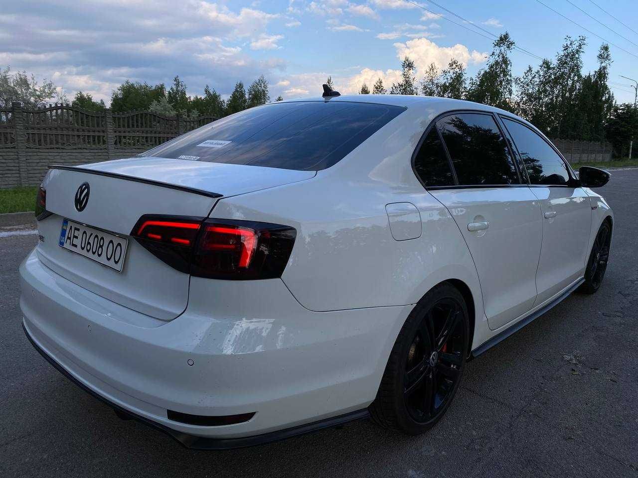 Продам Volkswagen Jetta GLI 2017