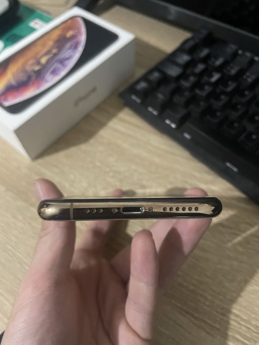 Iphone xs dourado com 64gb 77% bateria
