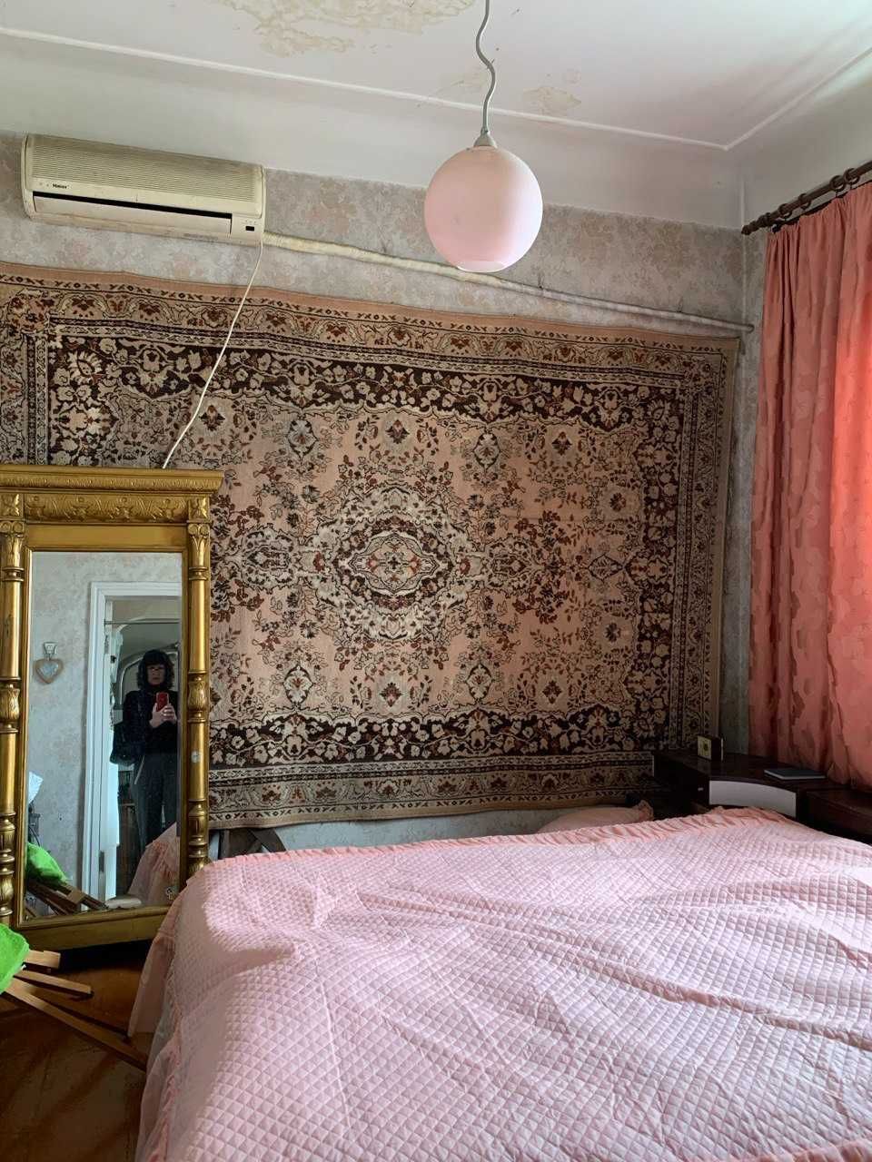 продам 2-х комнатную квартиру, центр, сталинка