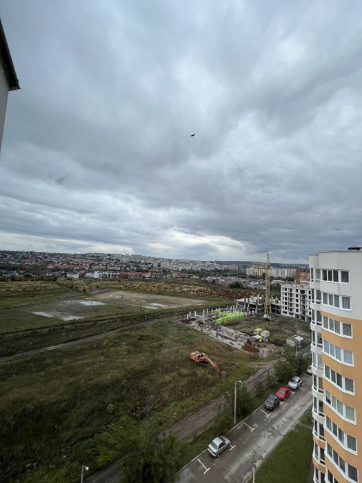 Квартира в міцному монолітно каркасному будинку та з своїм підвалом