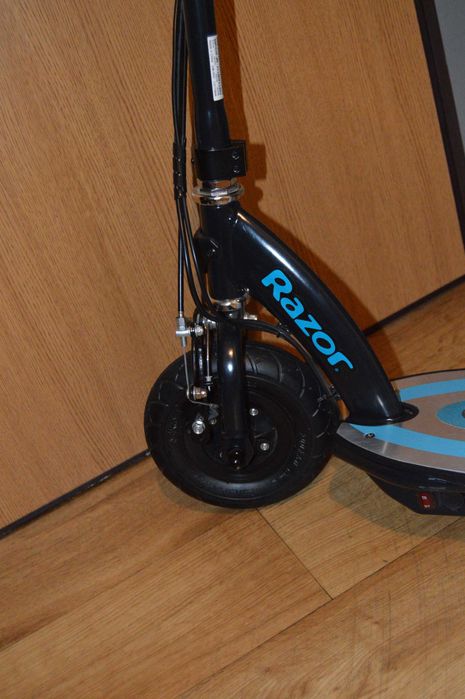 Jak nowa!  Hulajnoga elektryczna Razor E100