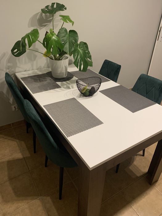 Stół do jadalni lub kuchni