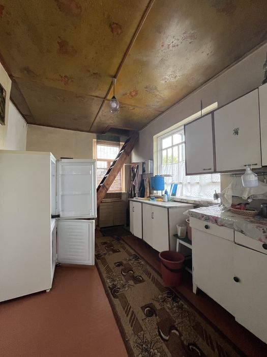 Дача на березі річки в Труді