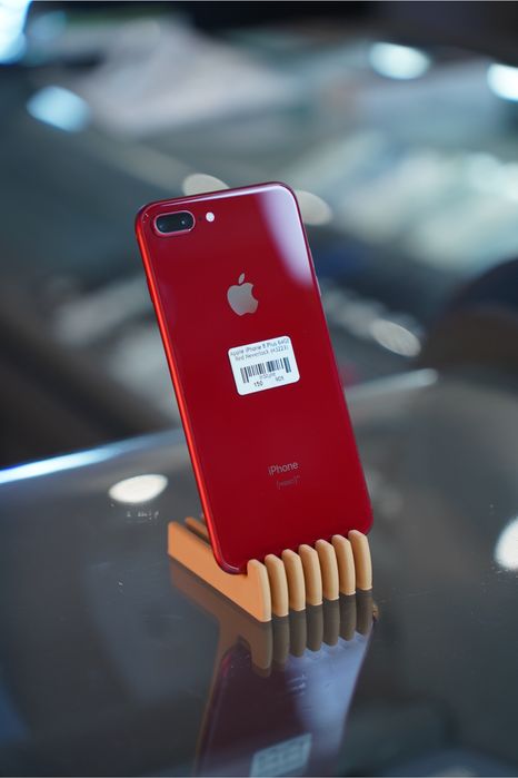 iPhone 8 Plus 64GB Red Neverlock