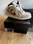 Air Jordan 1 Mid SE