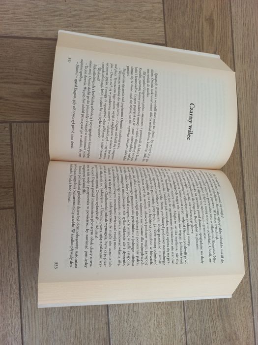 Sprzedam książkę 'Najstarszy' Christopher Paolini.