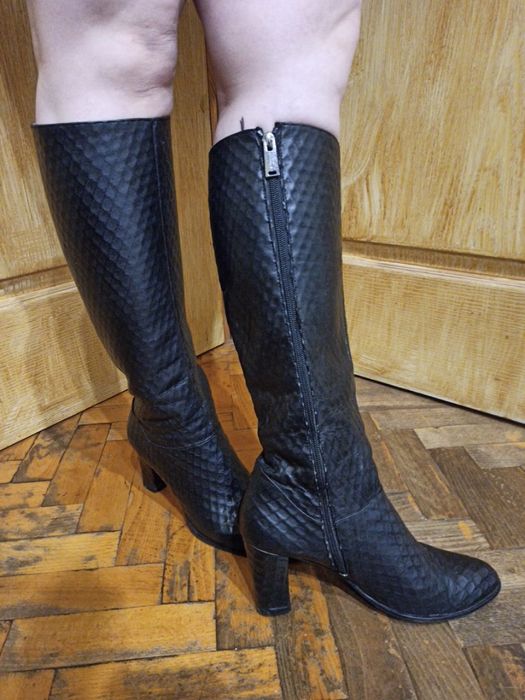 дуже красиві ботфорти чобітки made in  Italy  р. 40 майже не ношені