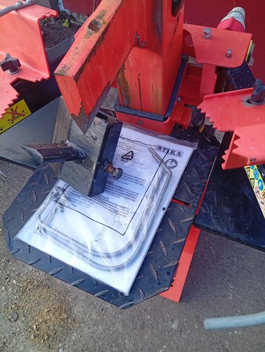 Hydrauliczna łuparka do drewna ATIKA 8T