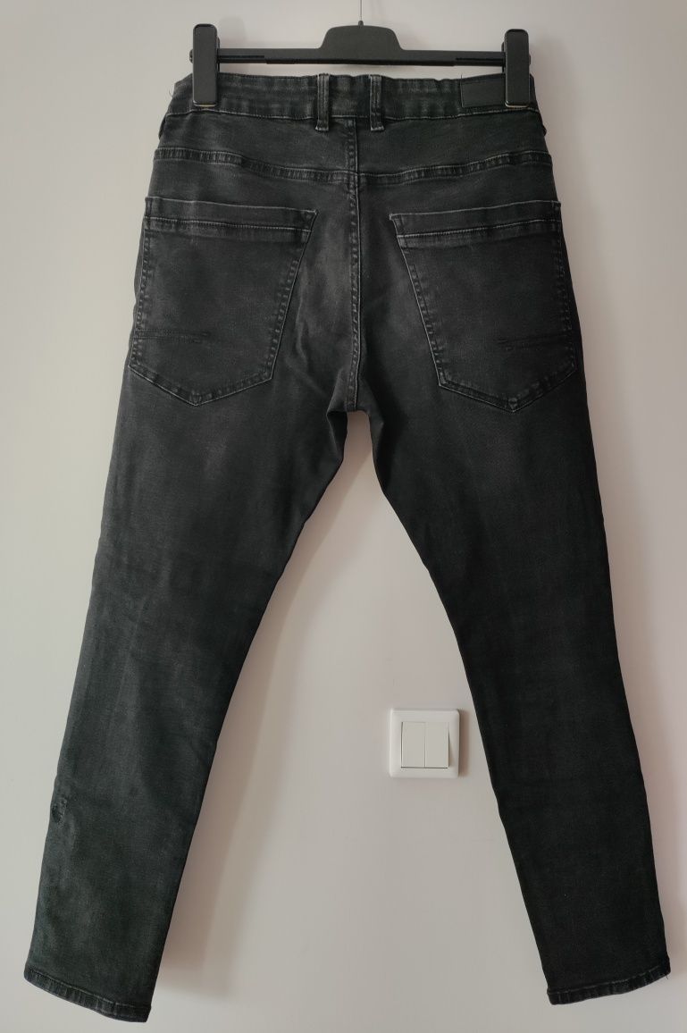 Męskie spodnie jeansowe z dziurami 38 M Reserved 33
