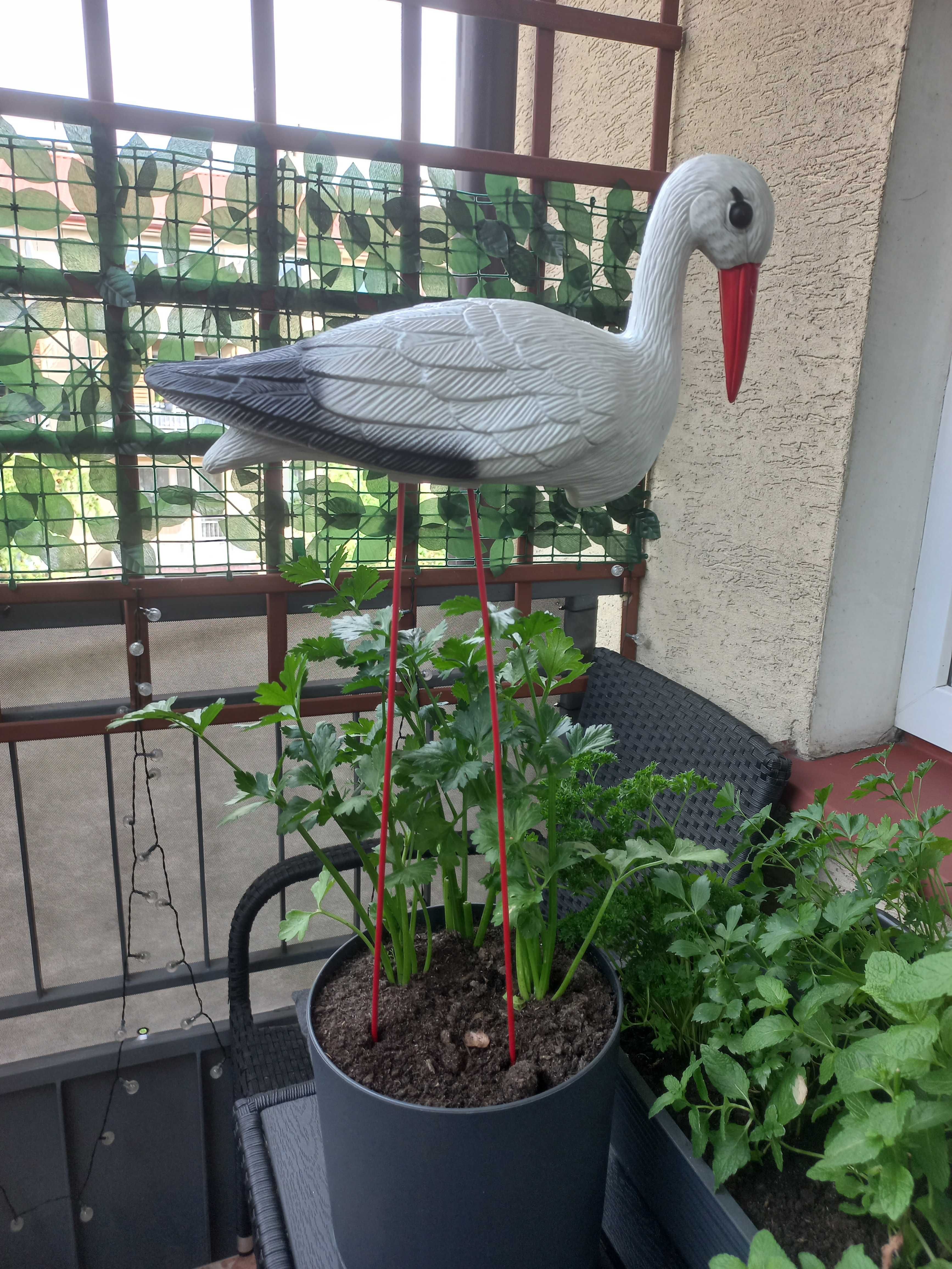 Bocian figura  ogrodowy na taras ogród