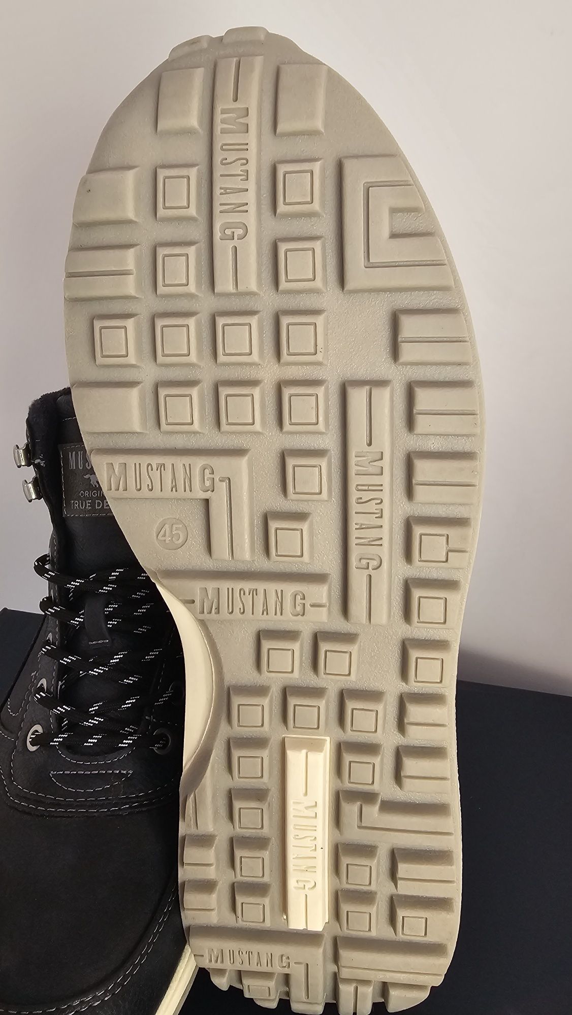 Buty męskie ocieplane Mustang modny kolor rozmiar 45 / wkładka 29.5 cm