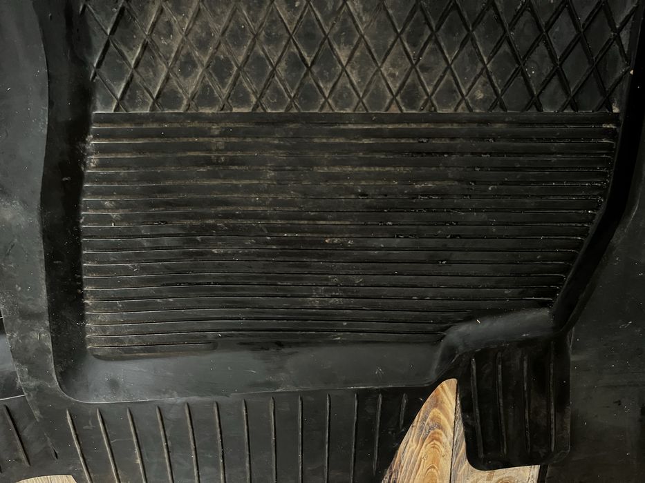 Резинові килимки на Ладу