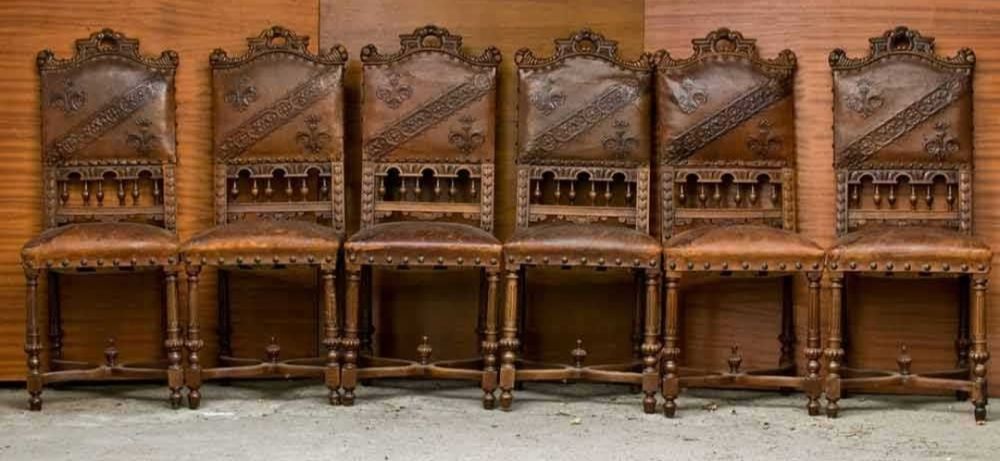 Stare palacowe krzesło do biurka skóra tloczona