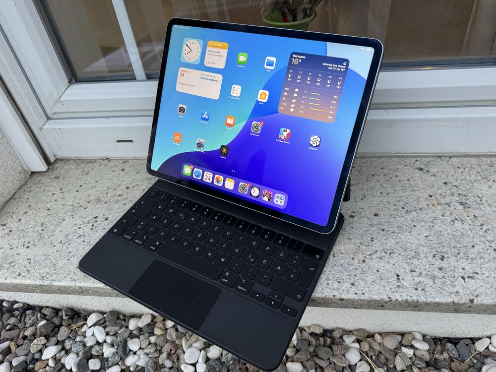 iPad Air 13 cali (M2) + Magic Keyboard