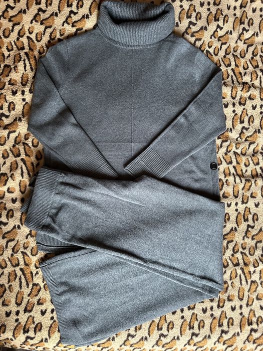 Продам новый костюм