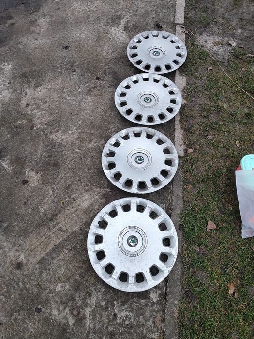 Комплект ковпаків шкода суперб1, R16