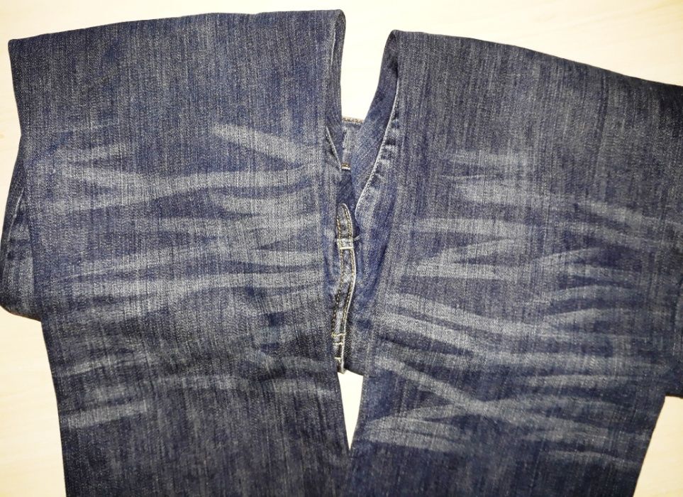 Продам джинсы фирмы "Levis" (Марокко).