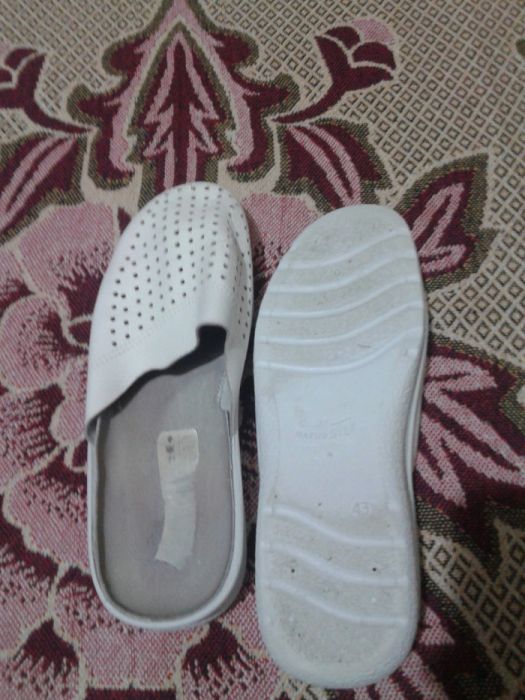 Продам шкіряні шльопанці