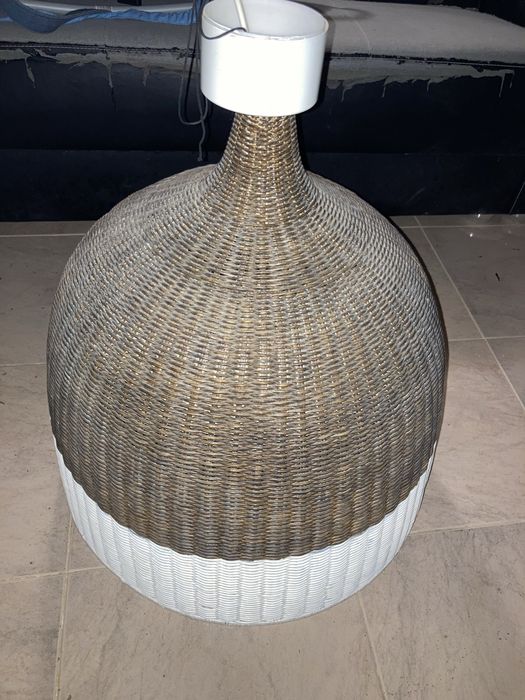 Candeeiro grande em palhinha