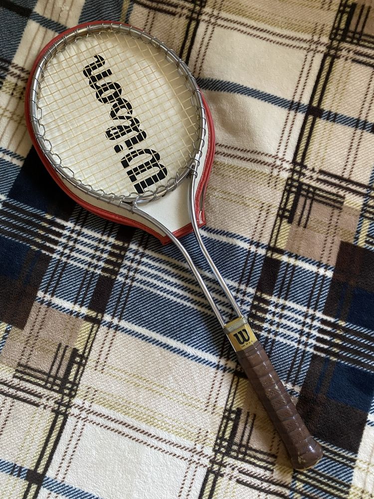 Винтажная теннисная ракетка Wilson