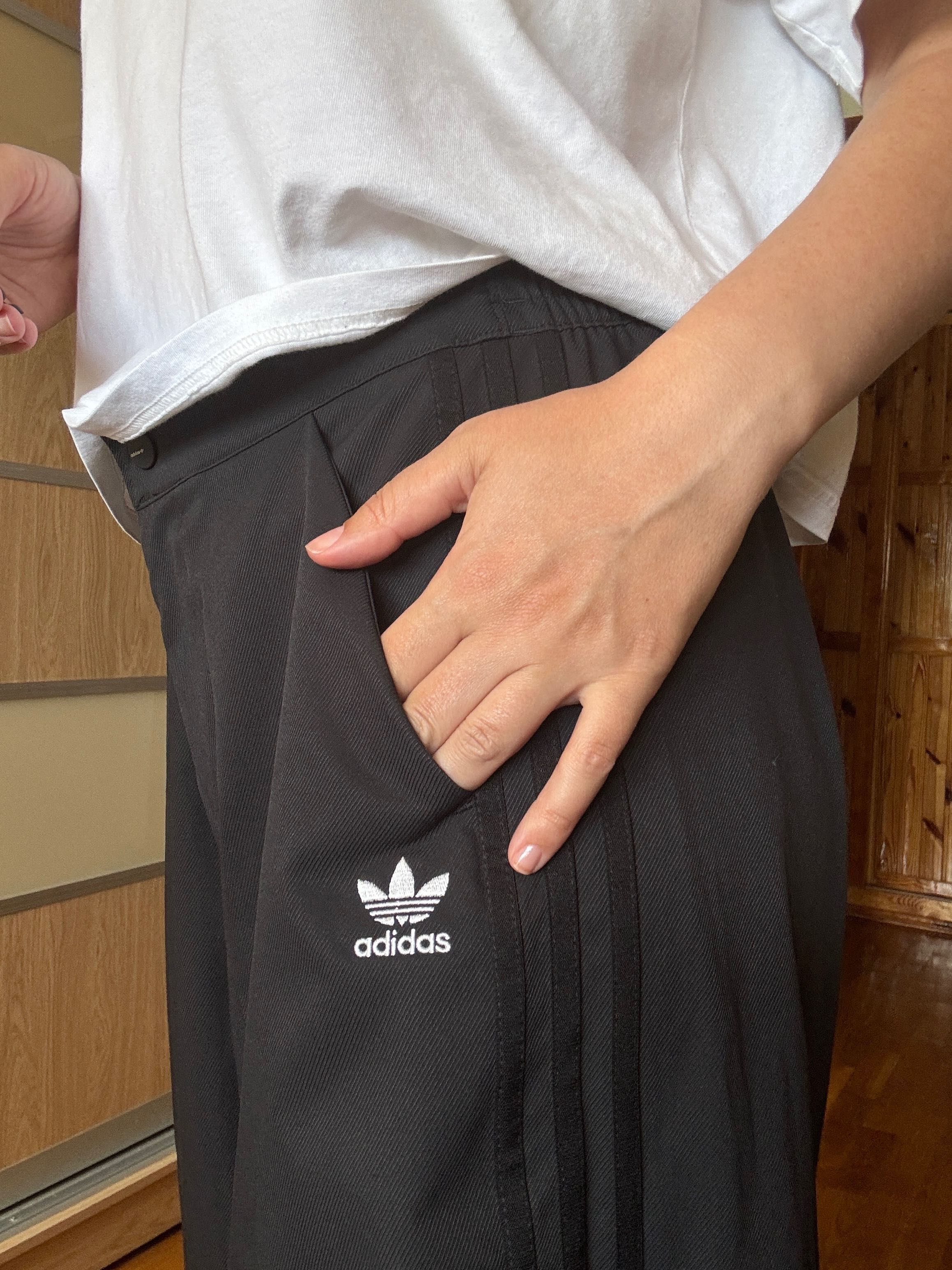 Жіночі спортивні штани чорні Adidas Originals Adicolor