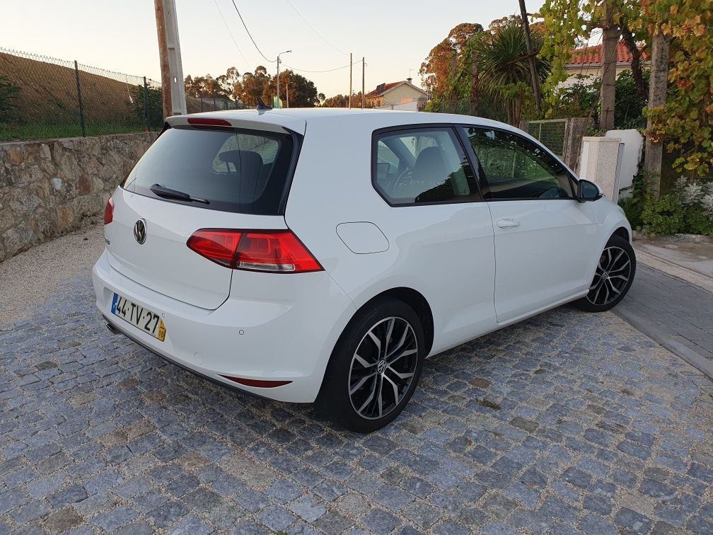 Golf 7 TDI 1.6 TDI muito bem estimado