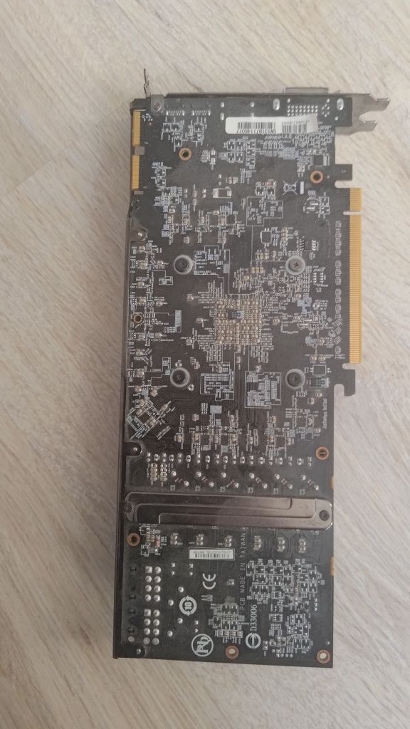 Gigabyte Radeon HD7950  384bit WindForce 3