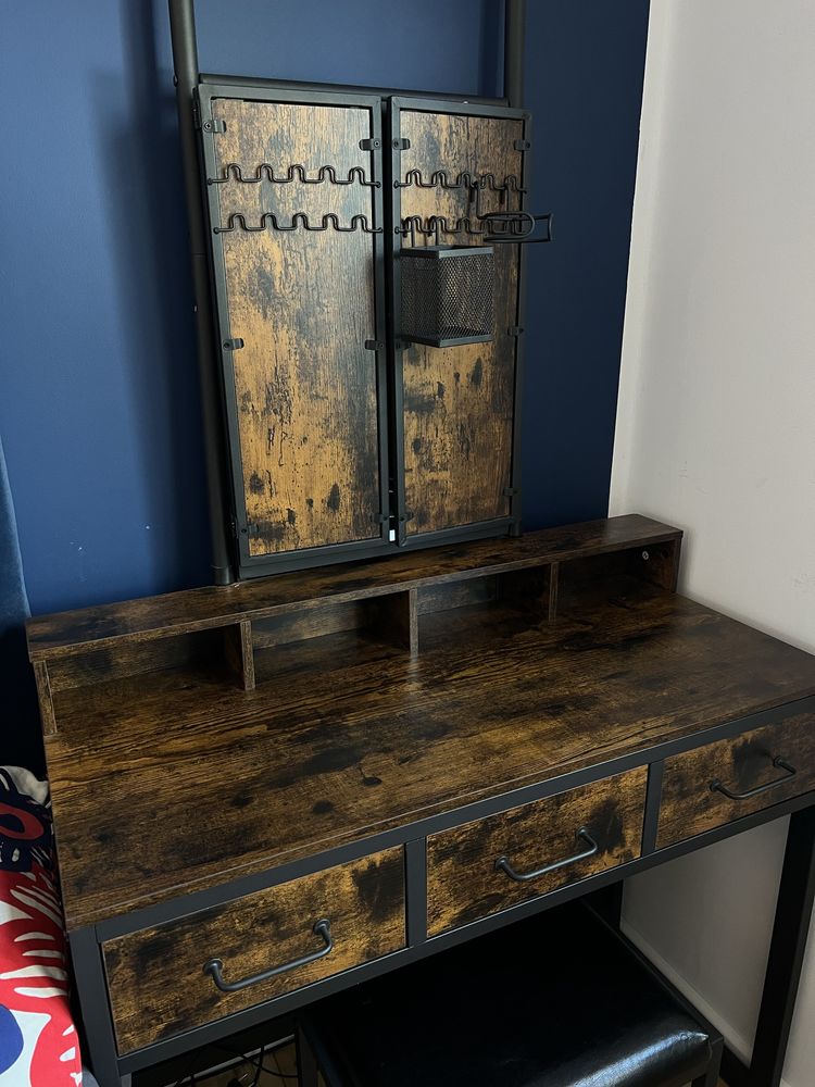 Toaletka retro, loft z siedziskiem i regałem