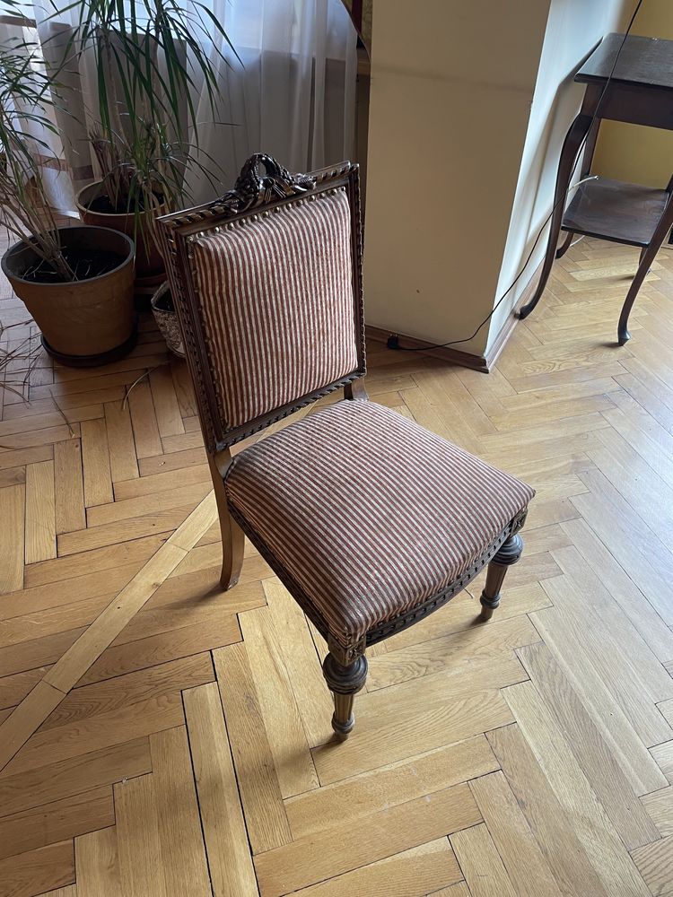 3 stare krzesła tapicerowane