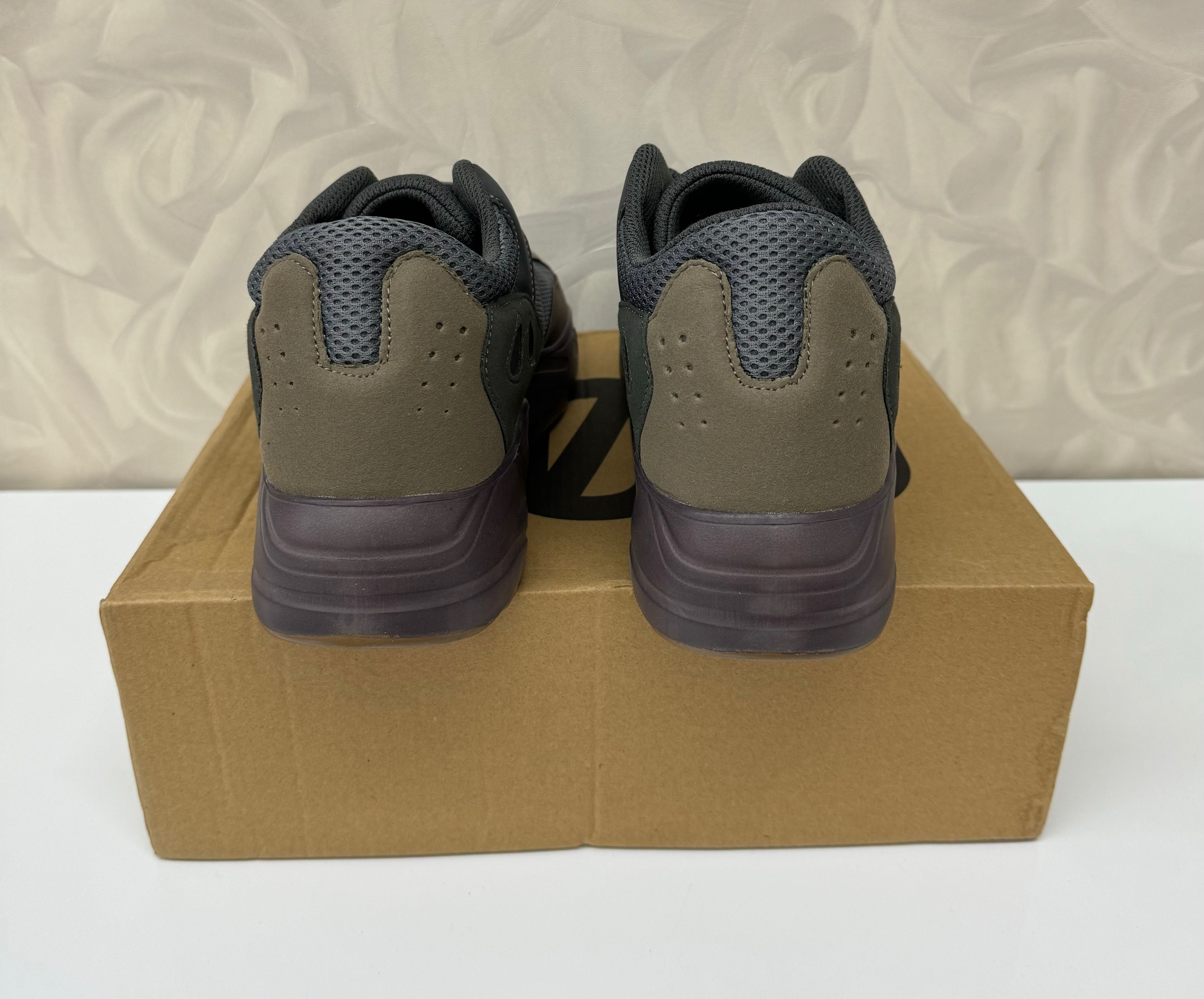 Чоловічі Adidas Yeezy Boost 700 Mauve