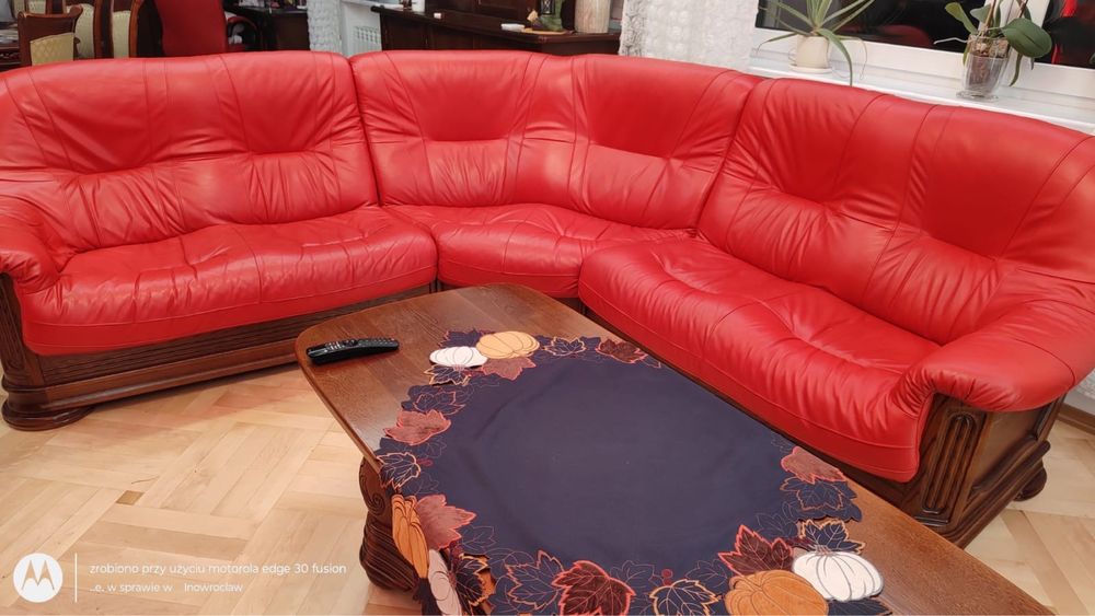 Narożnik skórzany z kanapą,fotelem i 2 pufami możliwy transport OKAZJA