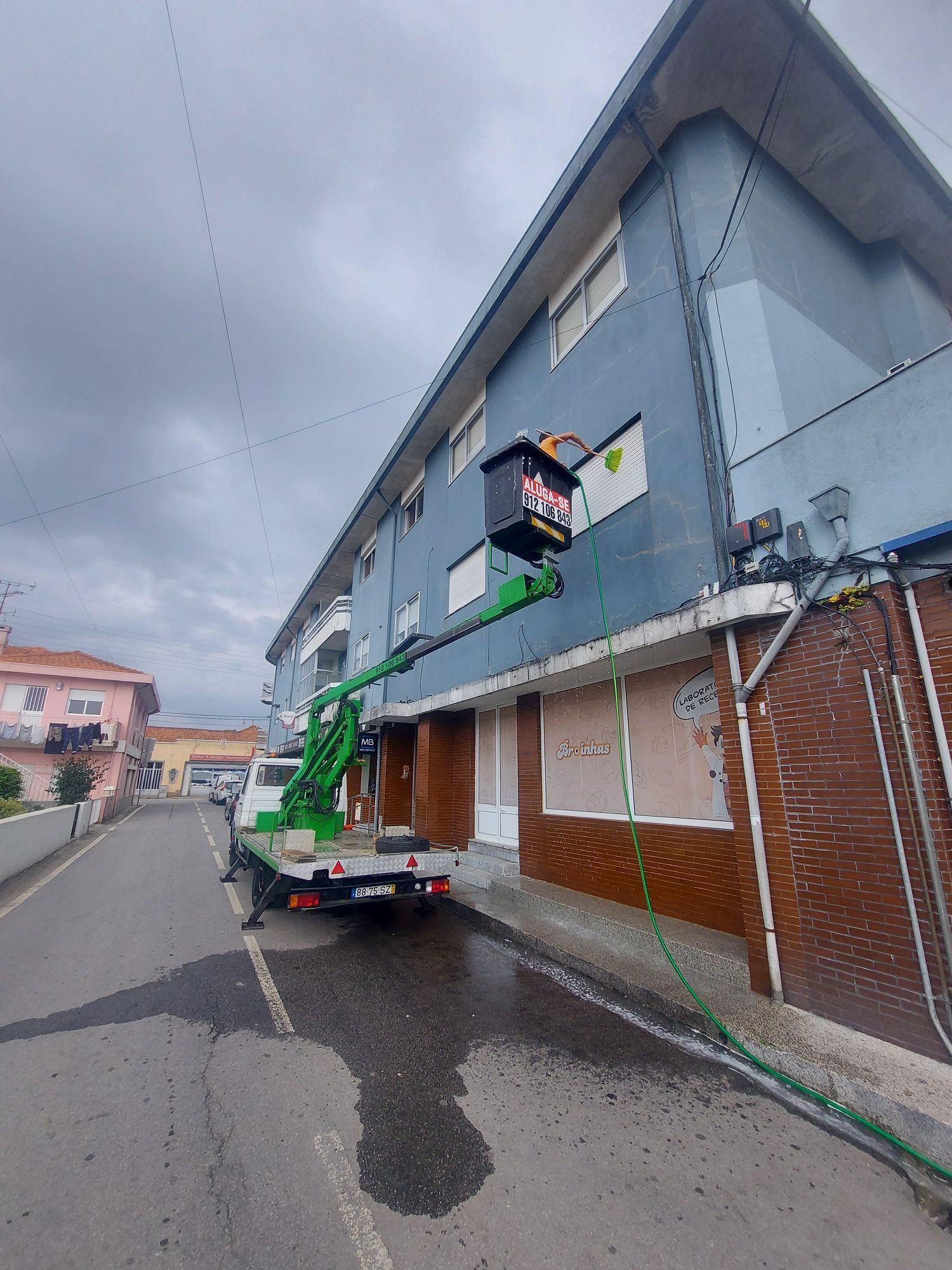 Grua Plataforma elevatória 13 metros