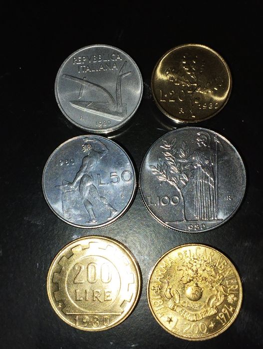 Moedas de Itália não circuladas e 50 Liras 1941 circulada