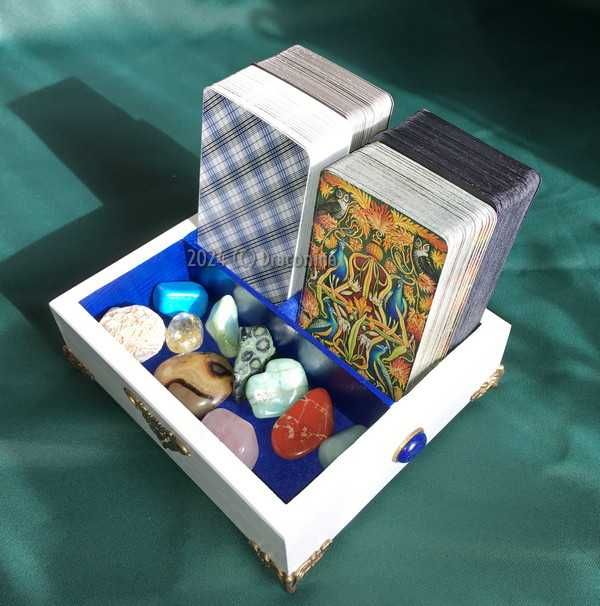Podstawka stojak organizer na karty Tarot biały lapis lazuli